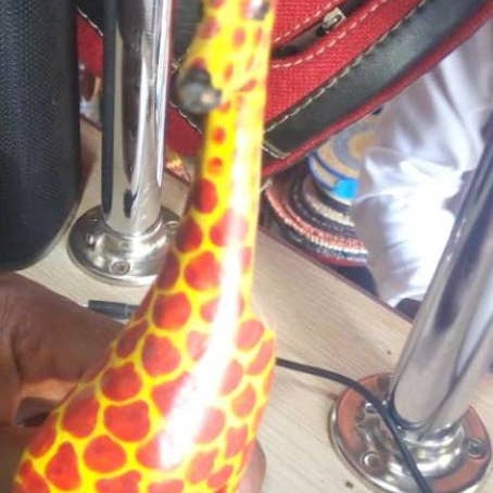 Delight merchants – wholesale Dekorativ statyett – 3" träsnidad giraff1