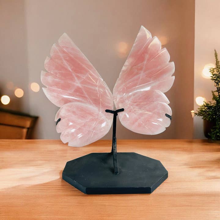 Ailes de Papillon en Cristal de Quartz Rose sur Support en Métal Pièce Unique pour la vente par Rock Paradise