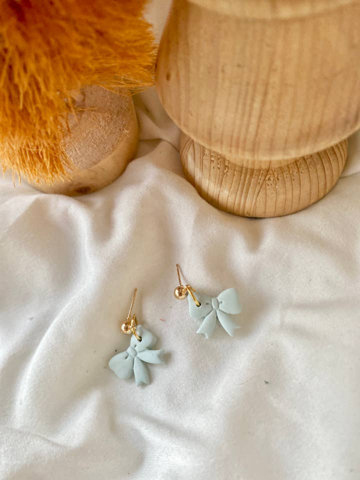 delicati orecchini pendenti a forma di fiocco per la vendita all'ingrosso da parte di Terra Made