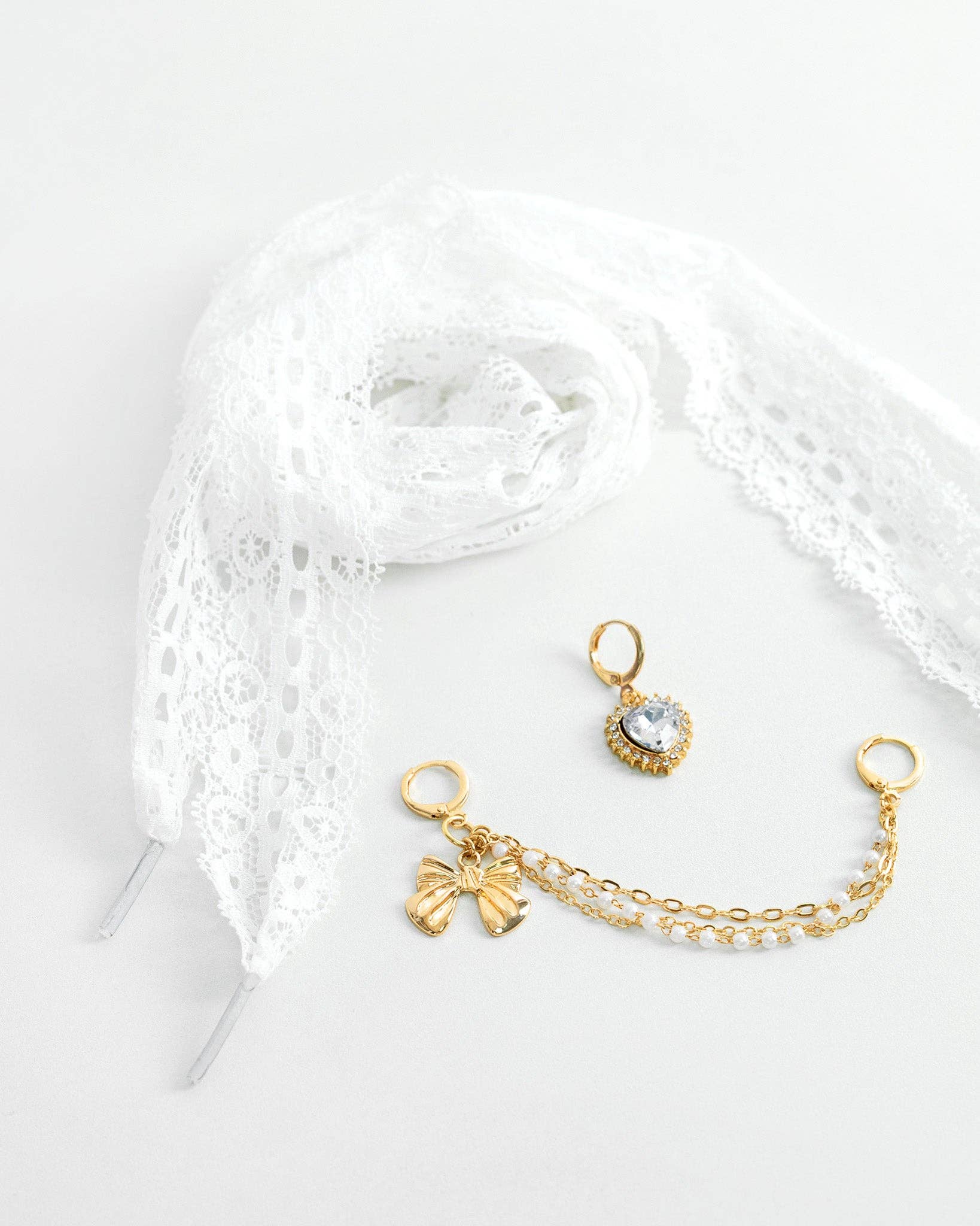 Sessori - Wholesale Shoe Jewelry - Women's - Lace Dreams White Bow with Crystal Heart Shoe Charm Set1