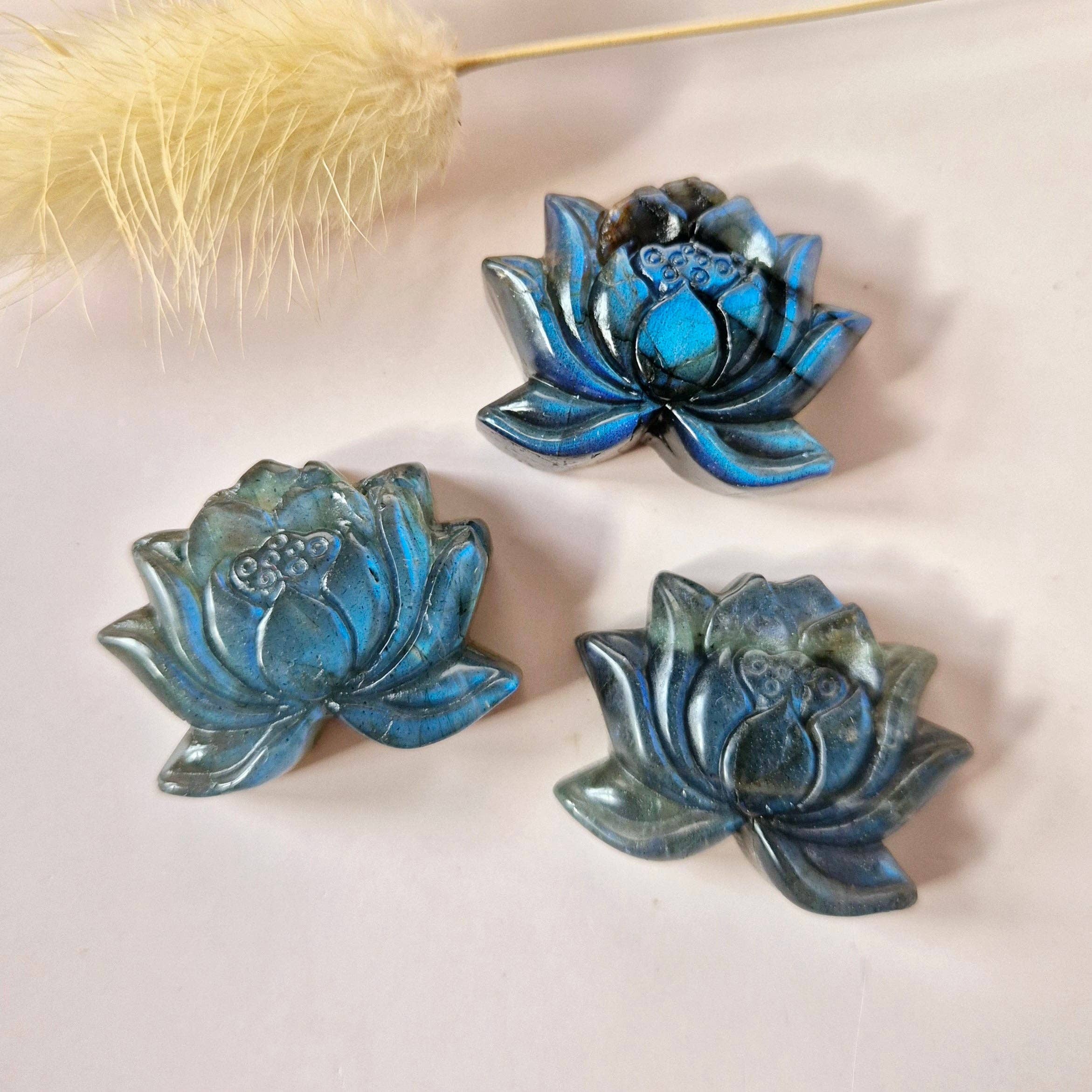 Moonlight Gemstones - Wholesale Spiritual stone/crystal - Labradorite Lotus – Gemstone Carving with Flash (3 cm)2