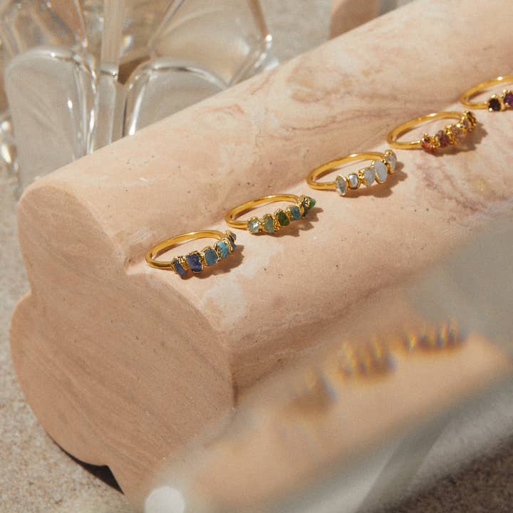 Dani Barbe – Anel multi-pedra por atacado – Anel de pedra de nascimento verde Ombre, anel de cristal arco-íris7