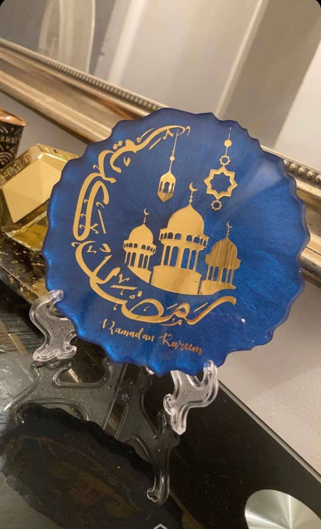 Hudaa & Co – wholesale Decorative tabletop object – Geode Arabic display ornament and stand | Ramadan Kareem Stand | personalise | message | name | any colour  | home decor | Ramadan | eid |3