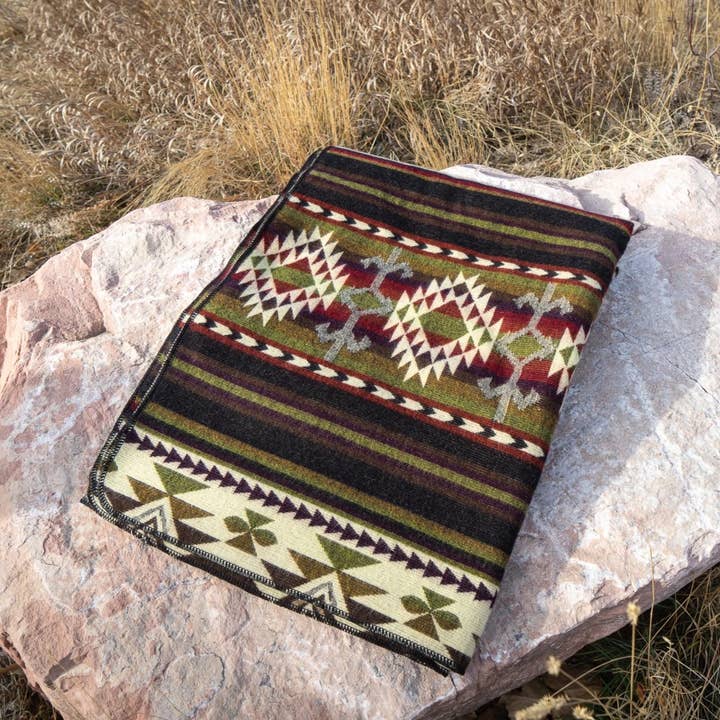 Alpaca Threadz - Wholesale Throw Blanket - Andean Alpaca Wool Blanket - Cactus Green
