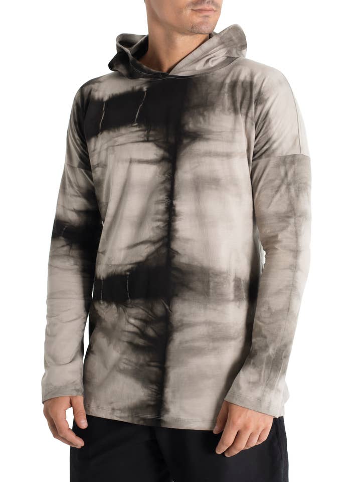 Camisola com capuz Goshawk - Shibori - Camisola com capuz tingida com plantas para homem por atacado de Jan Hilmer + Sparrow