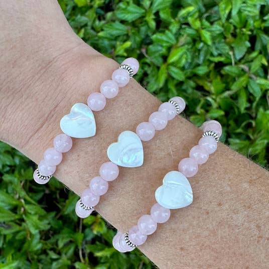 Pulsera Skinny Stacker de cuarzo rosa y nácar en forma de corazón para venta al por mayor de Love N’ Lava Designs