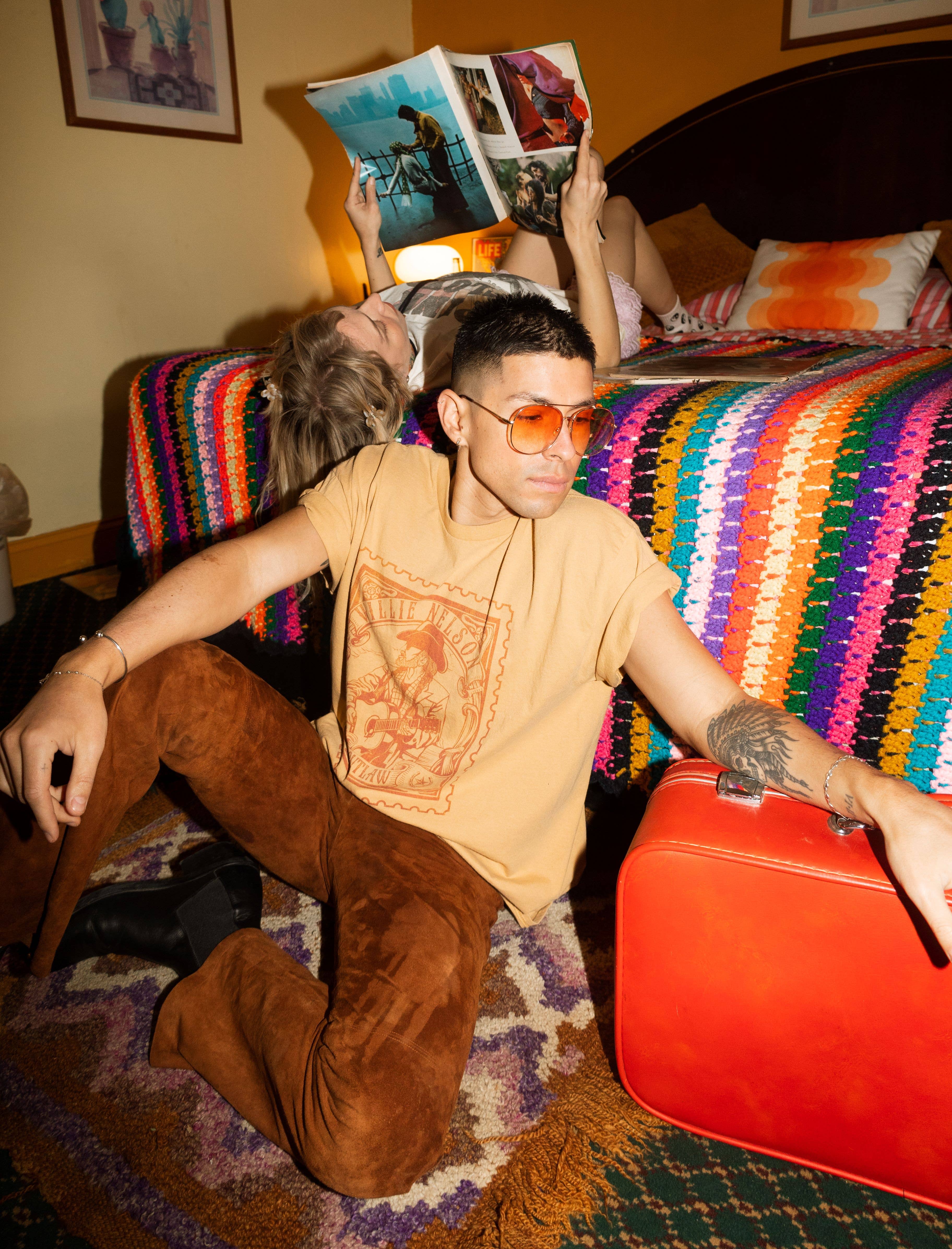 LivyLu - Wholesale Screen Printed T-Shirt - Unisex - Willie Nelson Stamp Old Gold Thrifted Licensed Graphic Tee5