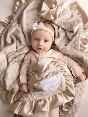 Couverture pour bébé en satin à volants et à pois Minky pour la vente par My Blankee