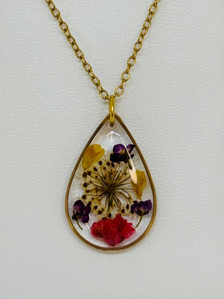 Gypsophila and Ammi Majus Gypsophila Dried Flower Necklace for wholesale by Madame Cousette