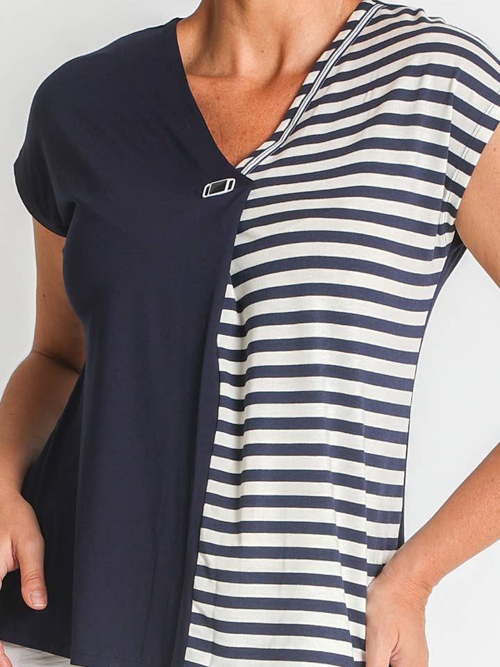 ENESTÅENDE 3675100 - STRIBET JERSEY T-SHIRT I VISKOSE for engroshandel på Faire1