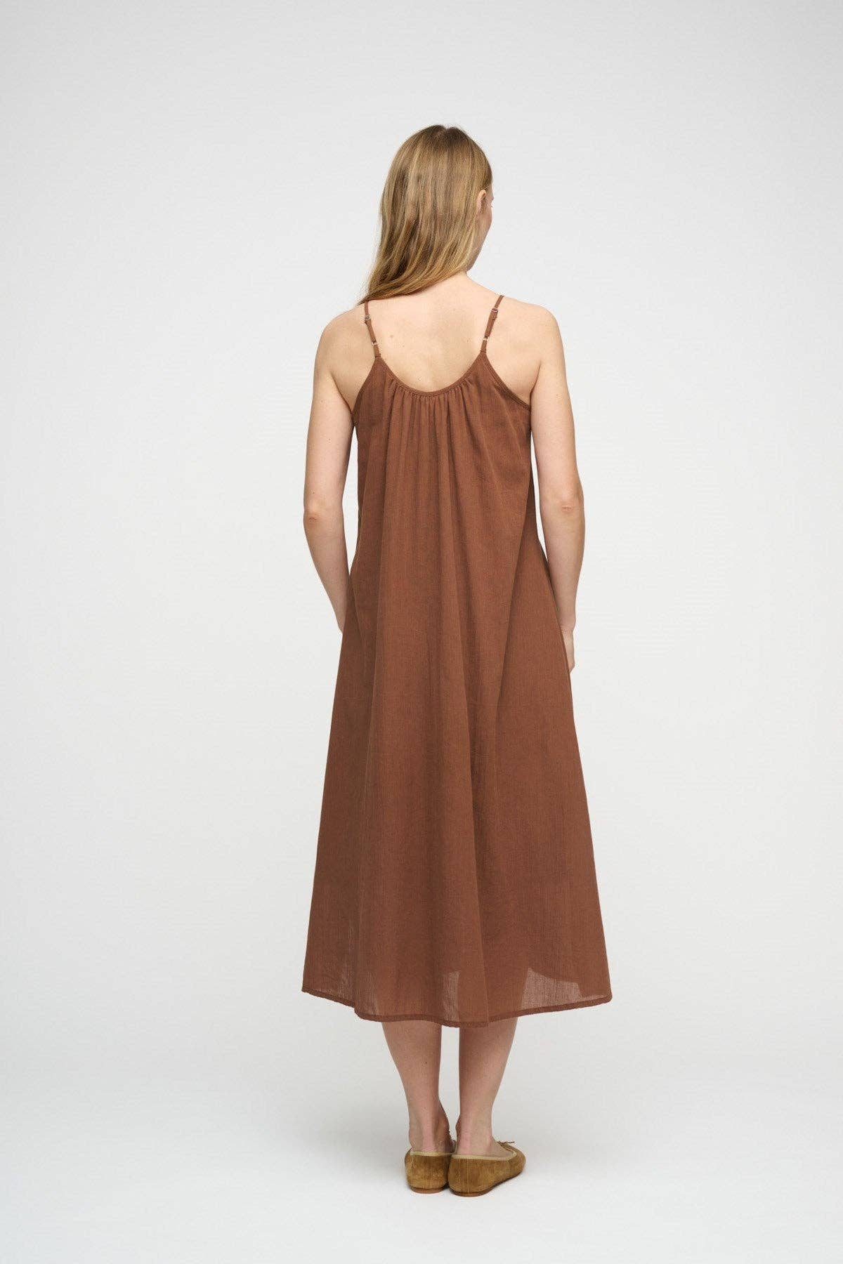 terracota escura Vestido midi feminino de gaze com alças para venda a revendedores na Faire4