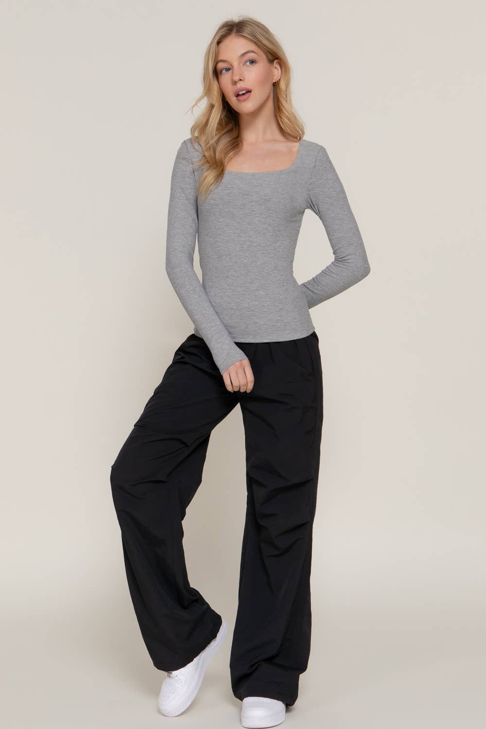 Active Basic | Active USA – Top de malha - Mulher por atacado – Top de malha com nervuras e gola quadrada de manga comprida e gola quadrada3