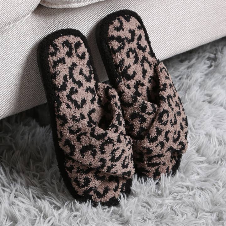 JCL2120 LUXURIÖSE, GEKREUZTE PANTOFFELN MIT LEOPARDENMUSTER, KAFFEE für den Großhandel von Jasper Trading LLC