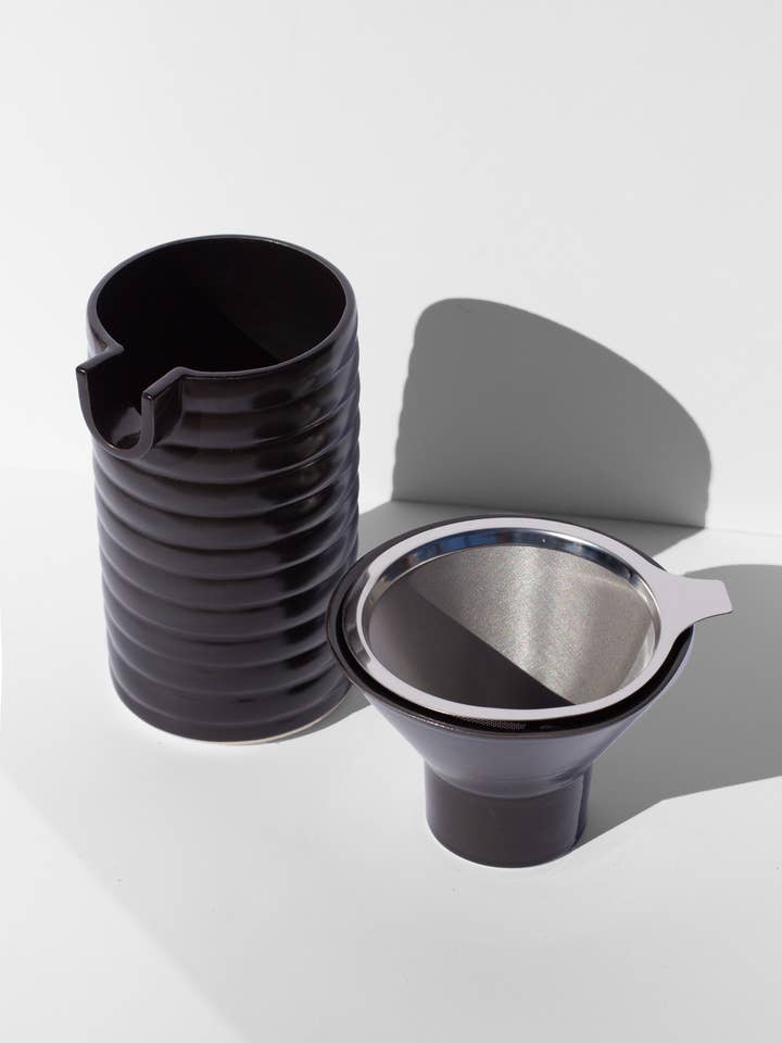 Cafetière à filtre chromée et noire pour la vente par Guten Co.