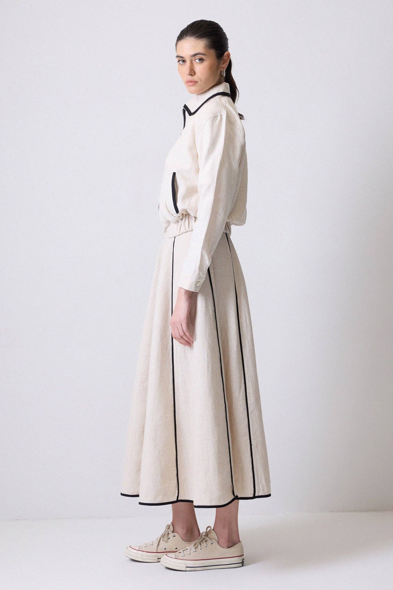 Beige COMPLETO GIACCA E GONNA CON PROFILI IN TESSUTO DI LINO in vendita all'ingrosso su Faire2