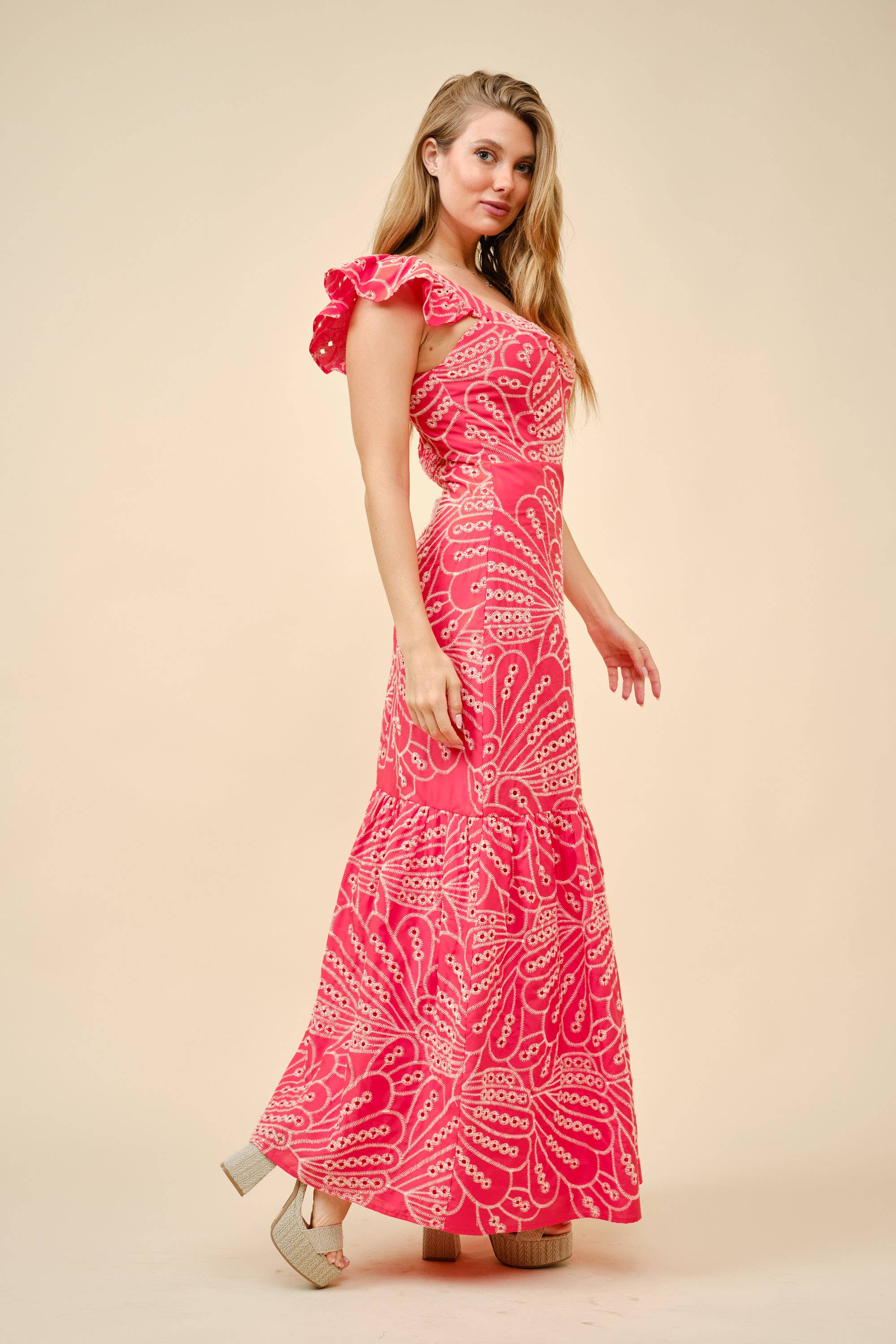 Tea & Cup - Vendita all'ingrosso Vestito - Donna - Abito lungo con scollo a cuore e ricami traforati2