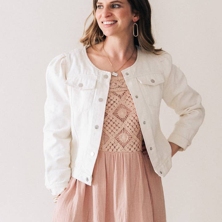 Veste en jean ivoire raccourcie - Femme pour la vente par HAHA MAMA Clothing