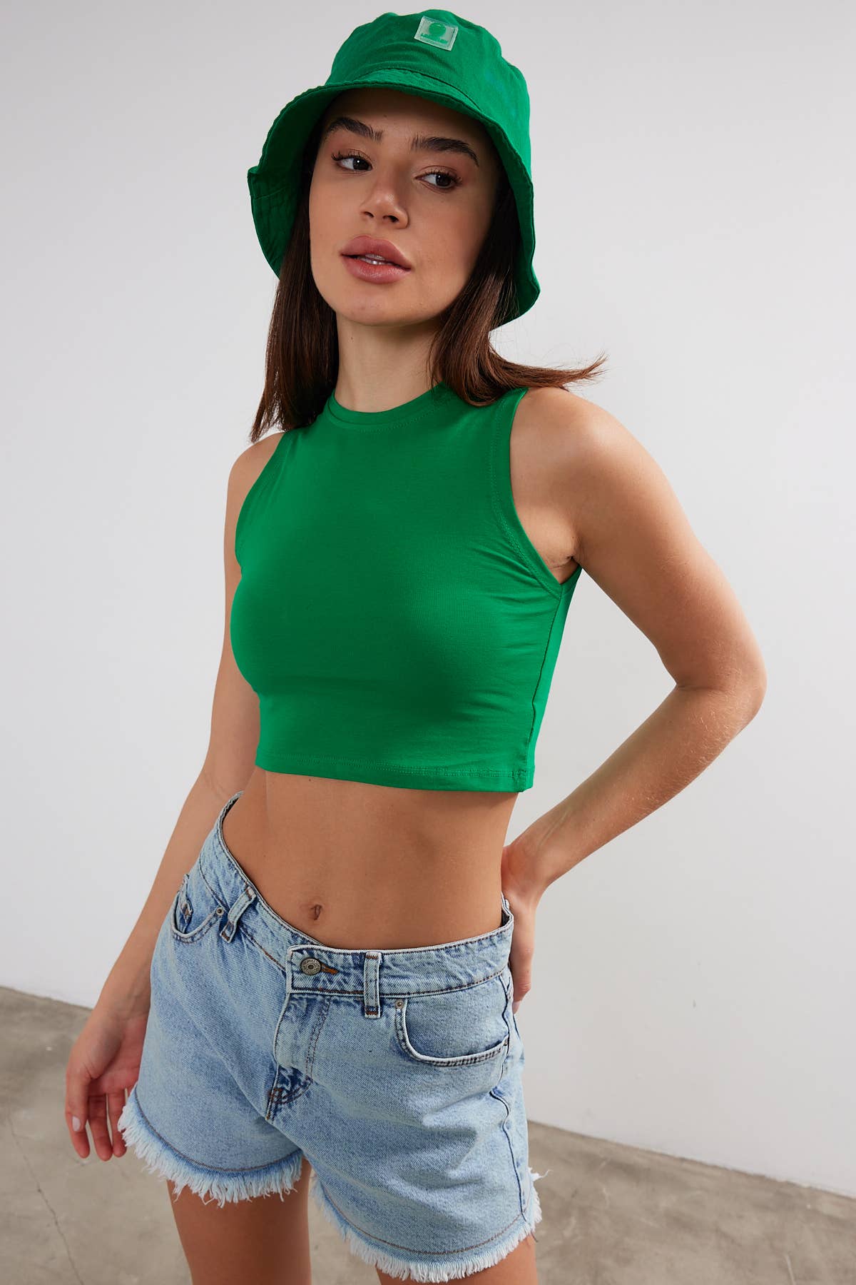 VAV NEW YORK - Venta al por mayor Camiseta sin mangas - Mujer - Top corto de algodón básico para mujer con cuello redondo5