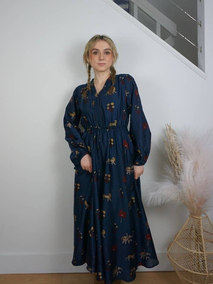 Abito Maxi Aria - Tigre Blu Navy per la vendita all'ingrosso da parte di NIBI MTK