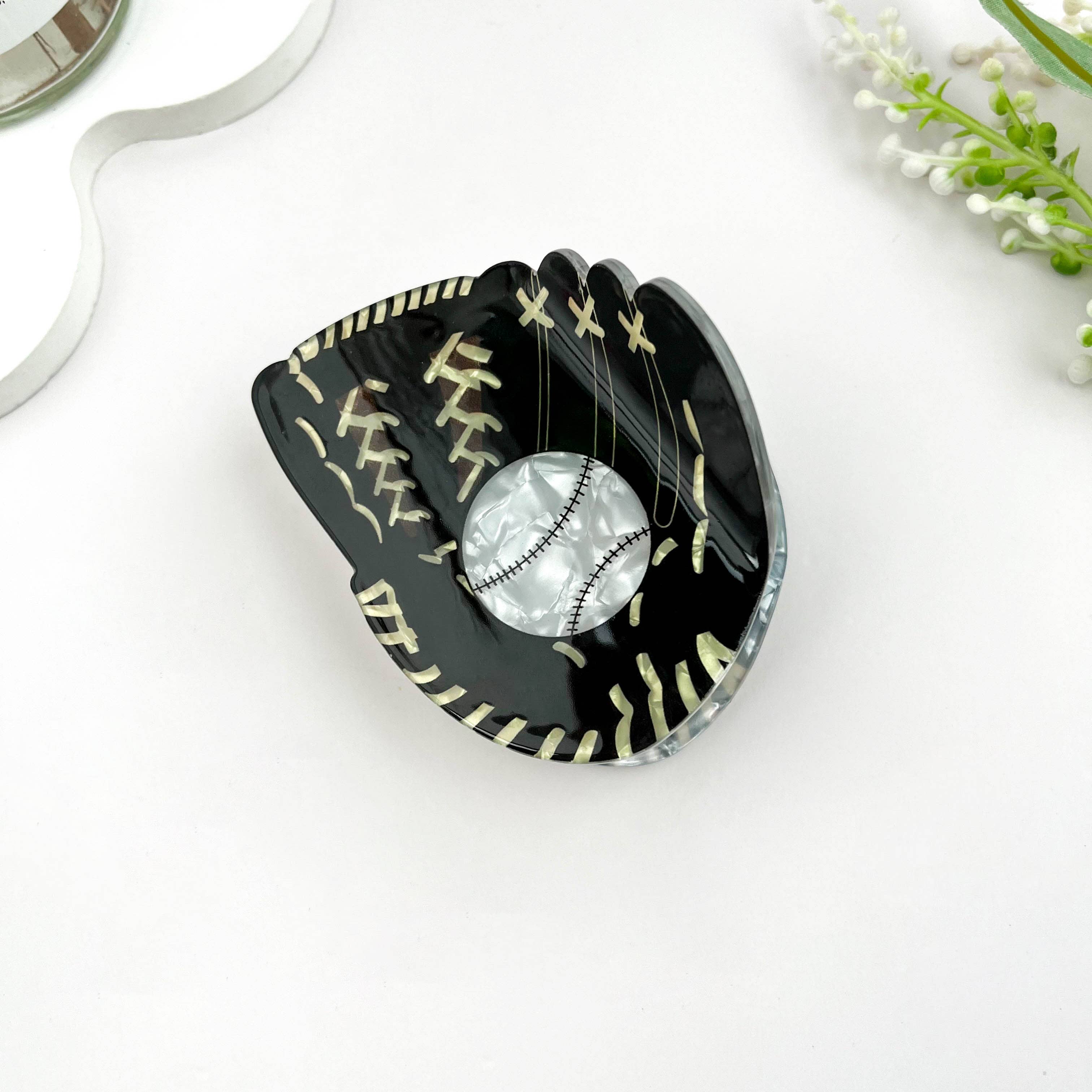 mildstyles - Wholesale Hair Clip - Women's - ⚾ Baseball Glove Print Claw Clip – Sporty & Fun Hair Clip1