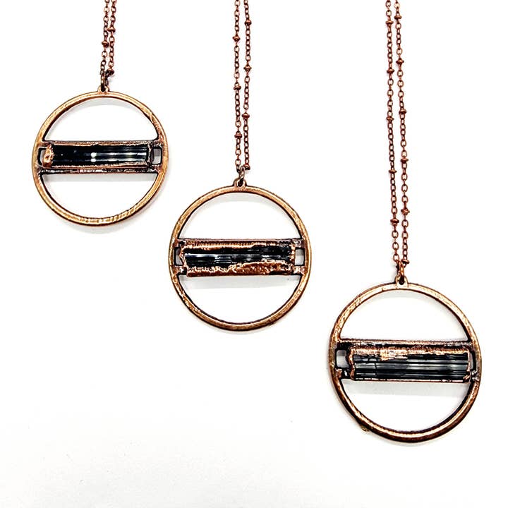 MergingMetals – wholesale Hänge-/berlockhalsband – Svart turmalin halo halsband//Elektroformade smycken