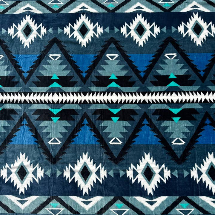 Couverture super douce taille king bleu marine motif aztèque du sud-ouest pour la vente par Sunshine Home Textile
