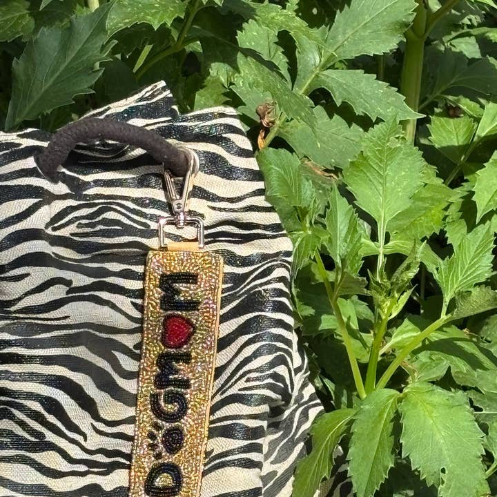 Porte-clés perlé « Dog Mom » pour la vente par Muno