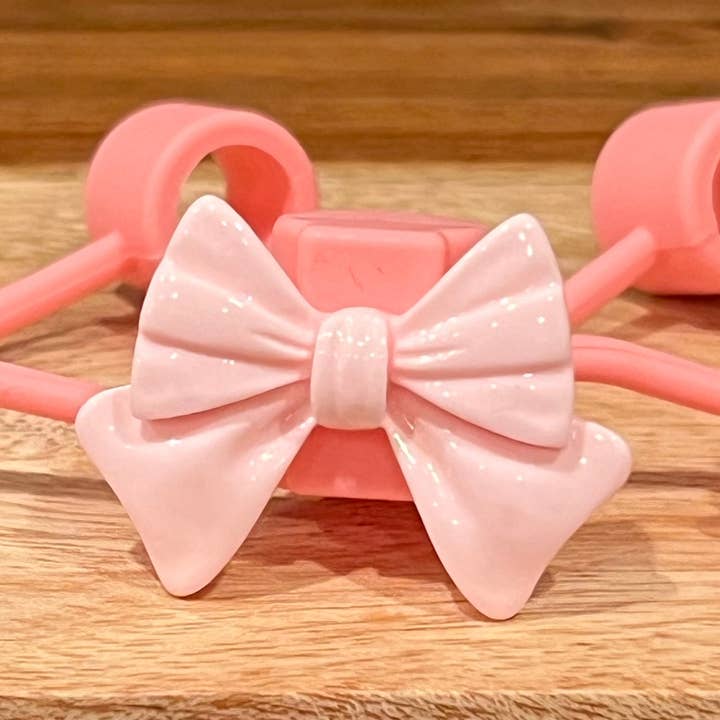 Tappo per Cannuccia in Silicone Fiocco Rosa Chiaro 10mm per la vendita all'ingrosso da parte di Olive Lane Accessories