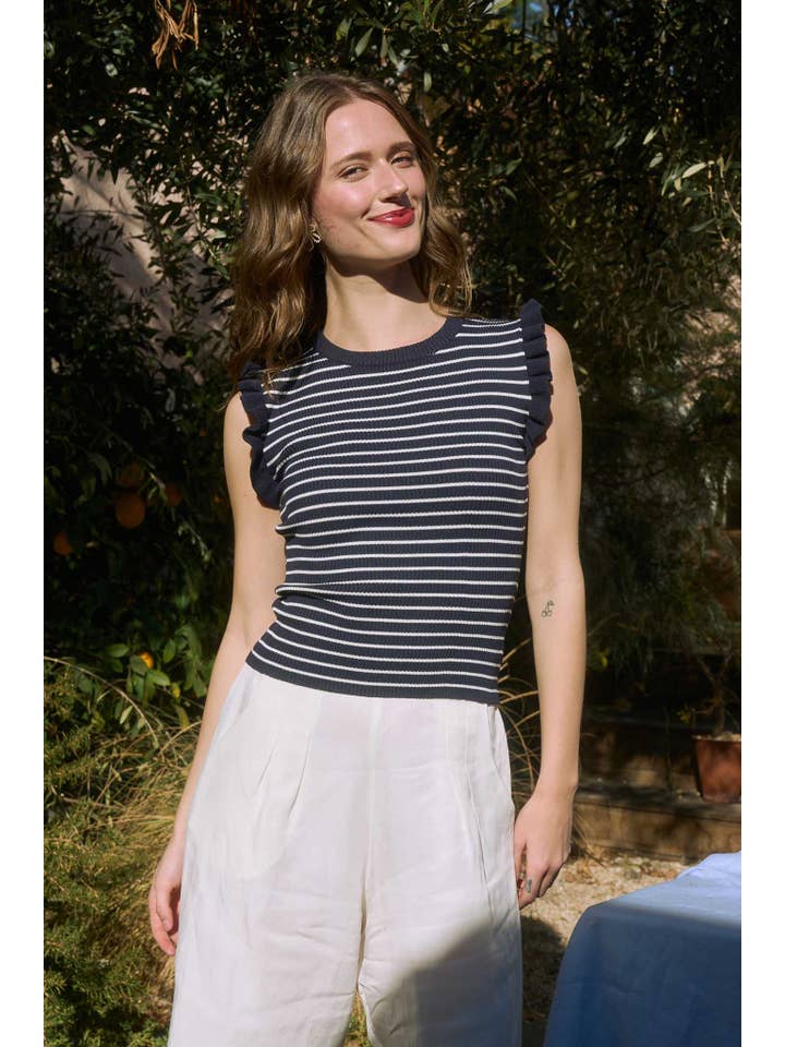 The Workshop Studio – wholesale Pullovertröja - Dam – RANDIG ÄRMLÖS TRÖJA MED VOLANGKANT9