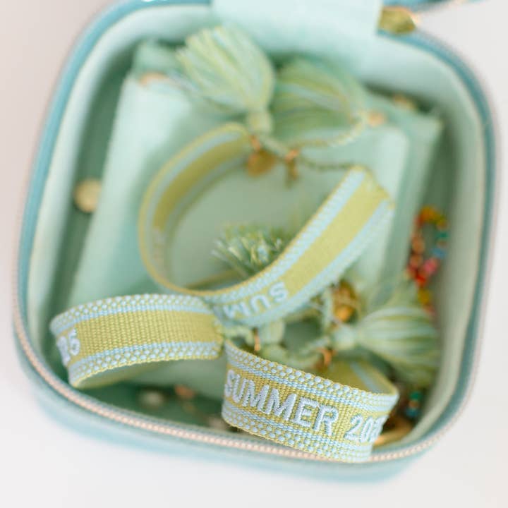 The Kenzie Collective - Venta al por mayor Pulseras tejidas/trenzadas - Pulsera de borlas bordadas verano 2025