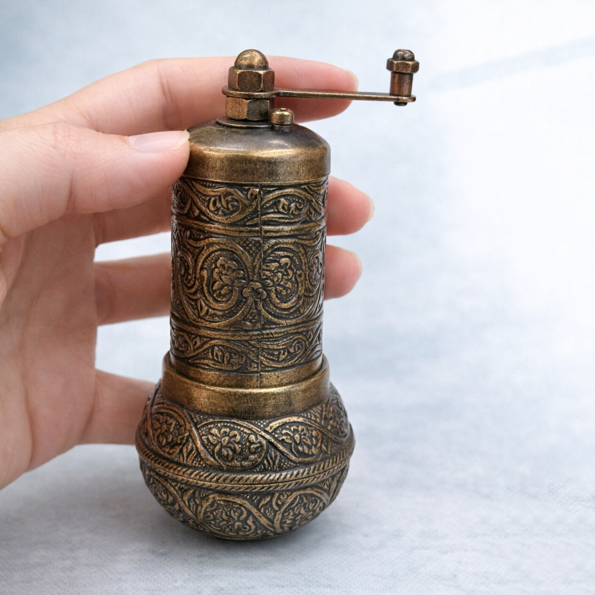 Hakan – Großhandel Pfeffermühlen – Kupferfarbene Pfeffermühle, Nachfüllbare Gewürzmühle, 11 cm2