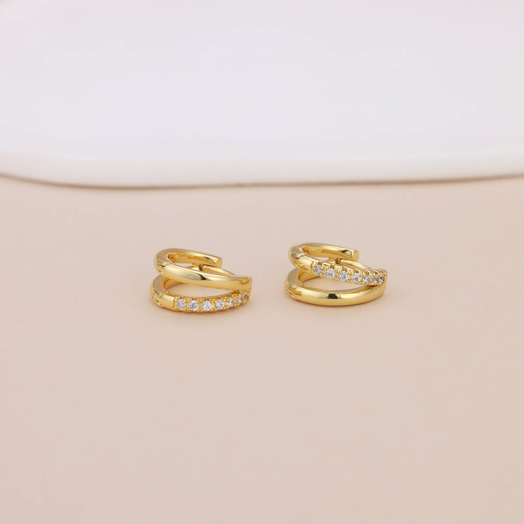 Melange Blanc – wholesale Huggie earrings – E182 double hoop huggie earring, double hoop earring6