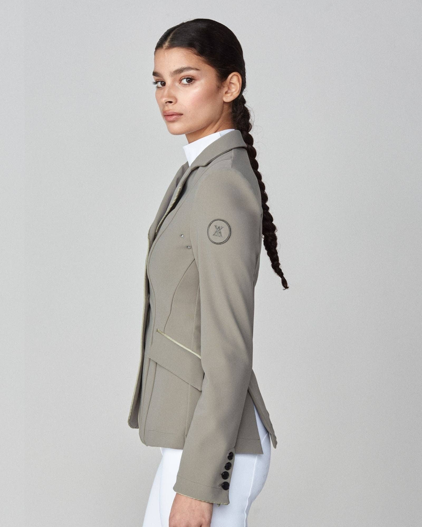 Sage Grün Performance Show Jacket in Salbeigrün für den Großhandel auf Faire6