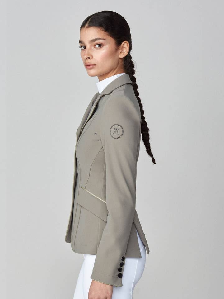 Sage Grün Performance Show Jacket in Salbeigrün für den Großhandel auf Faire6