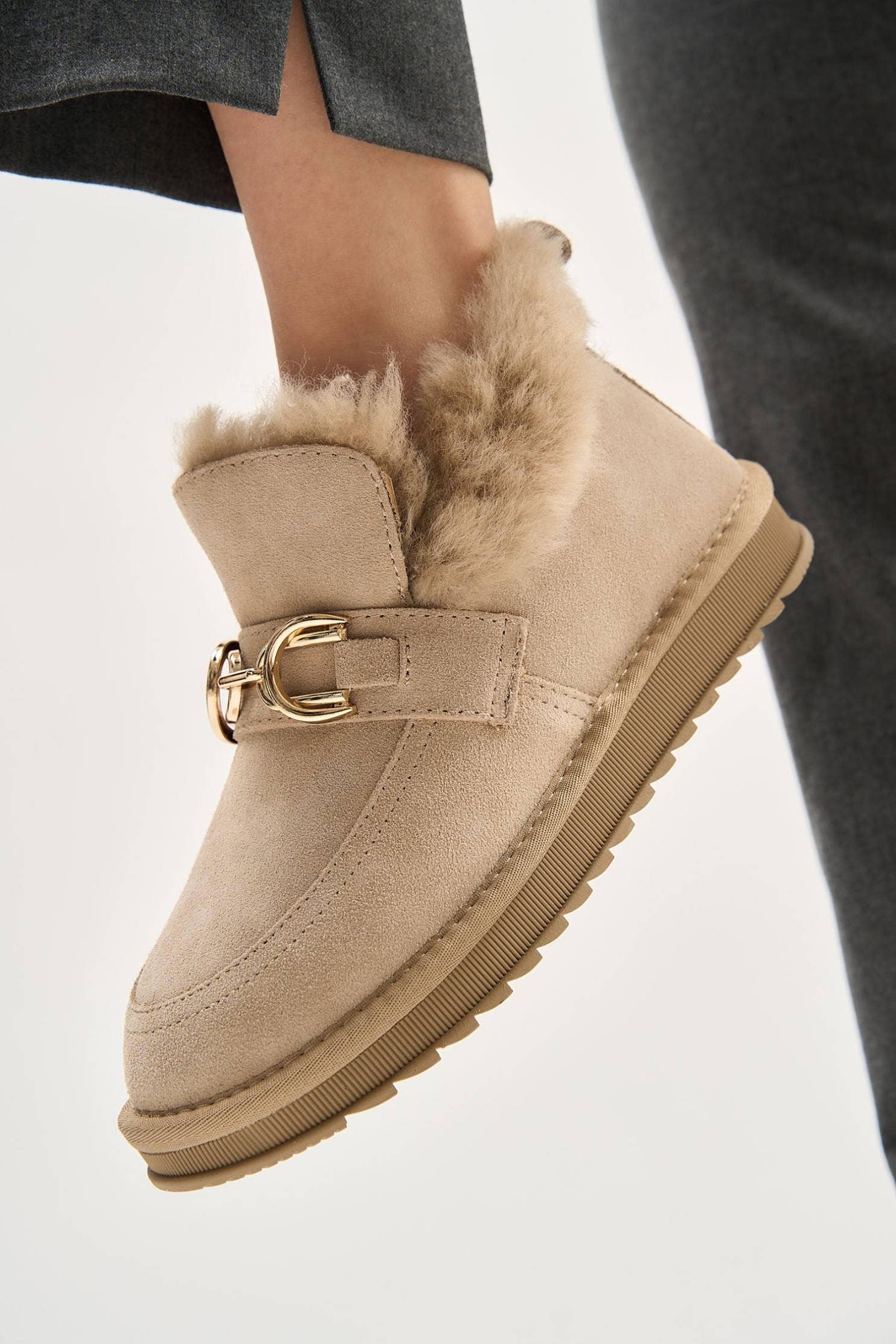 Puff Buckle Beige for wholesale on Faire