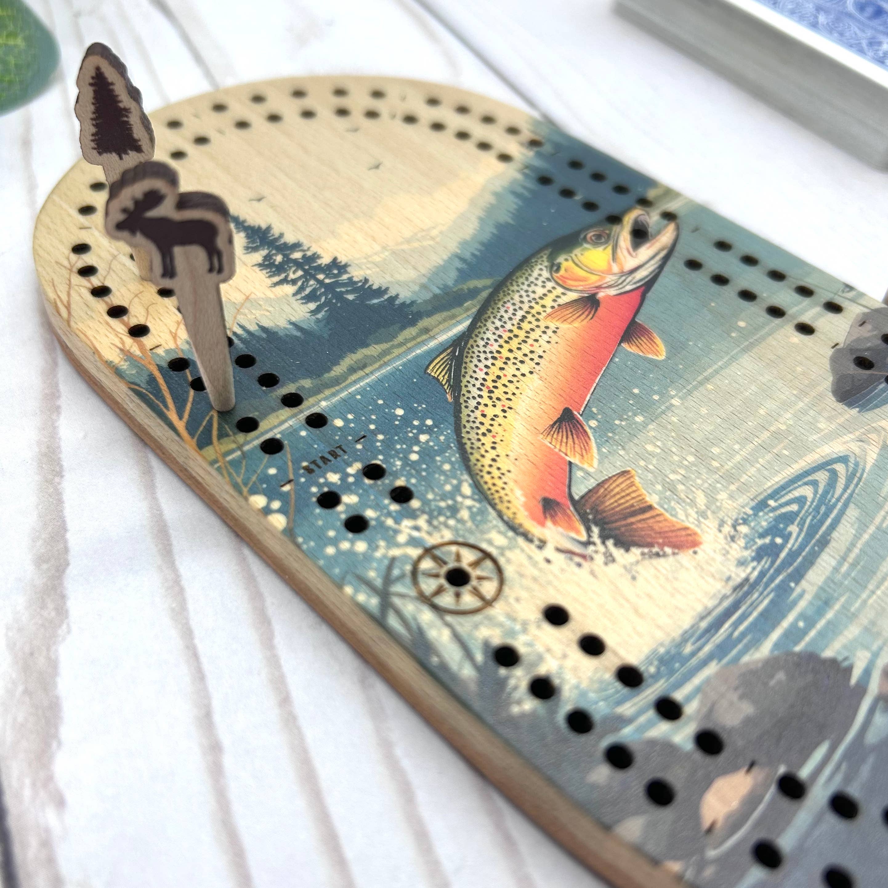 Cast & Carve – Engroshandel Brætspil – Farverig Vildmark Mini Rejse Cribbage Bræt4