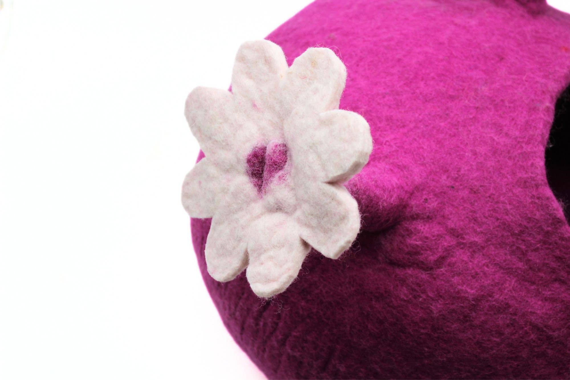 Woollyfelt - Wholesale Pet Bed - Cat - Handmade Wool Floral Cat Bed - Eco-friendly, Durable6