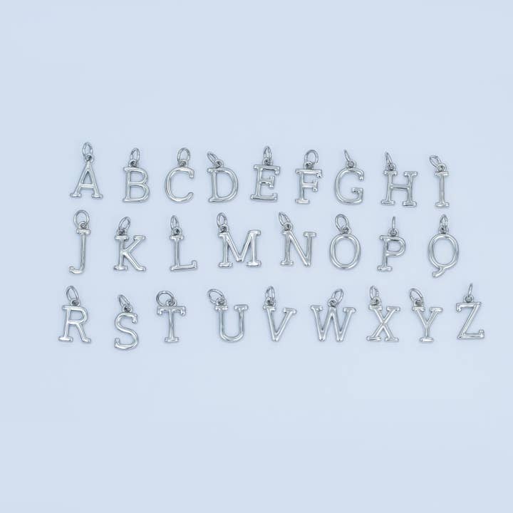 Ciondolo con Lettera Iniziale Minimalista Placcato in Rodio | A141 - A153 per la vendita all'ingrosso da parte di Aim Eternal