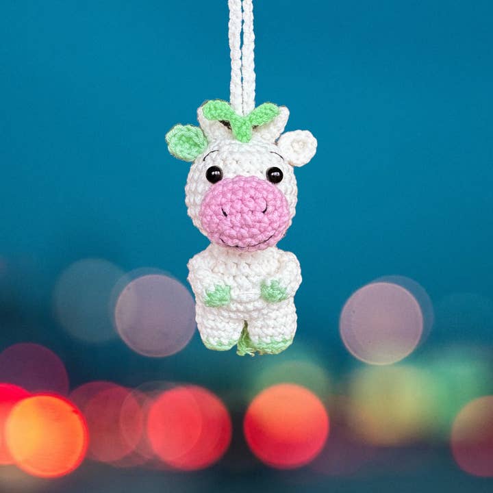 Anh2 LTD – Großhandel Rückspiegeldeko – Unisex – Gehäkelte Kuh, Erdbeer-Kuh, Autodekoration zum Aufhängen