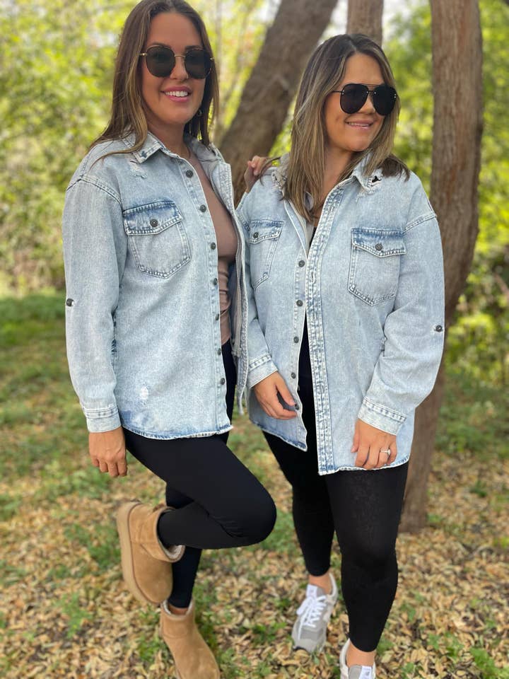 PREORDER: Lightwash spijkerjack met capuchon voor wholesale door Bella Nova Style Co