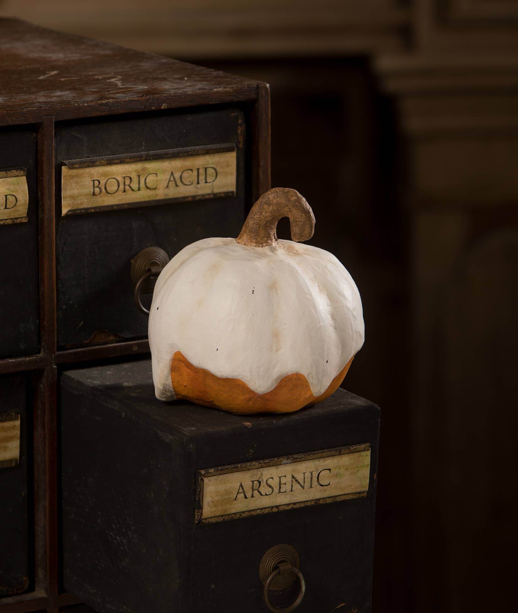 Bethany Lowe Designs - Wholesale Decorative Figurine - Ghost Jack Luminary Squatty1