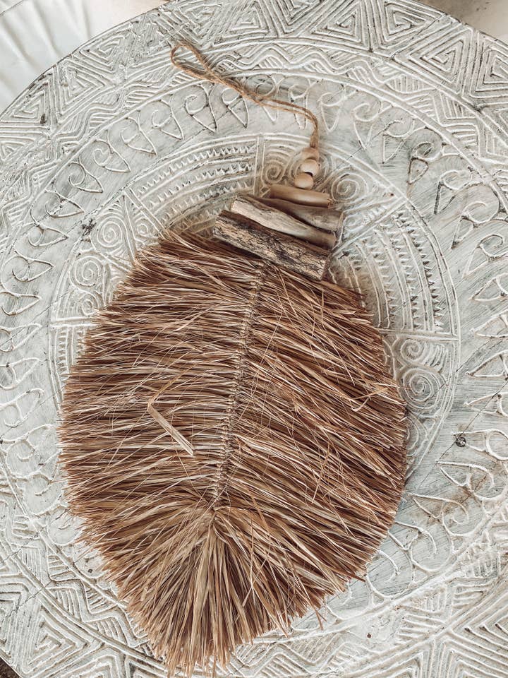 Decoración de hoja de rafia con madera flotante para venta al por mayor de Kayu Living Bali