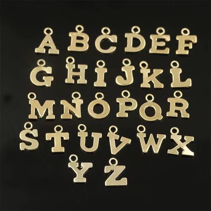 Mit Gold gefüllte Blasen-Anhänger mit Initialen für den Großhandel von Glam Bar Bazaar