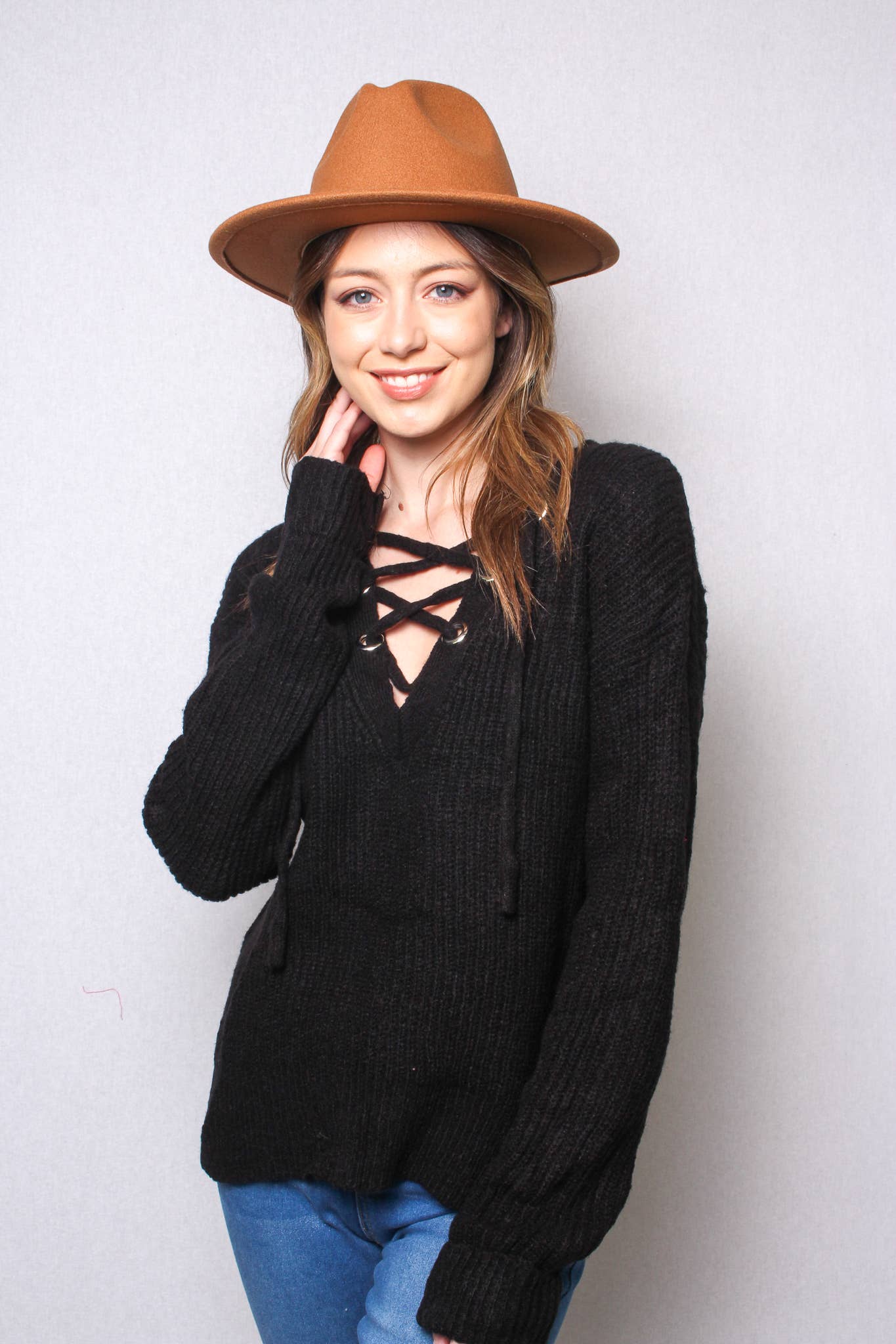 Good Stuff Apparel – Pulôver - Mulher por atacado – Camisola feminina de manga comprida com decote em V e renda1