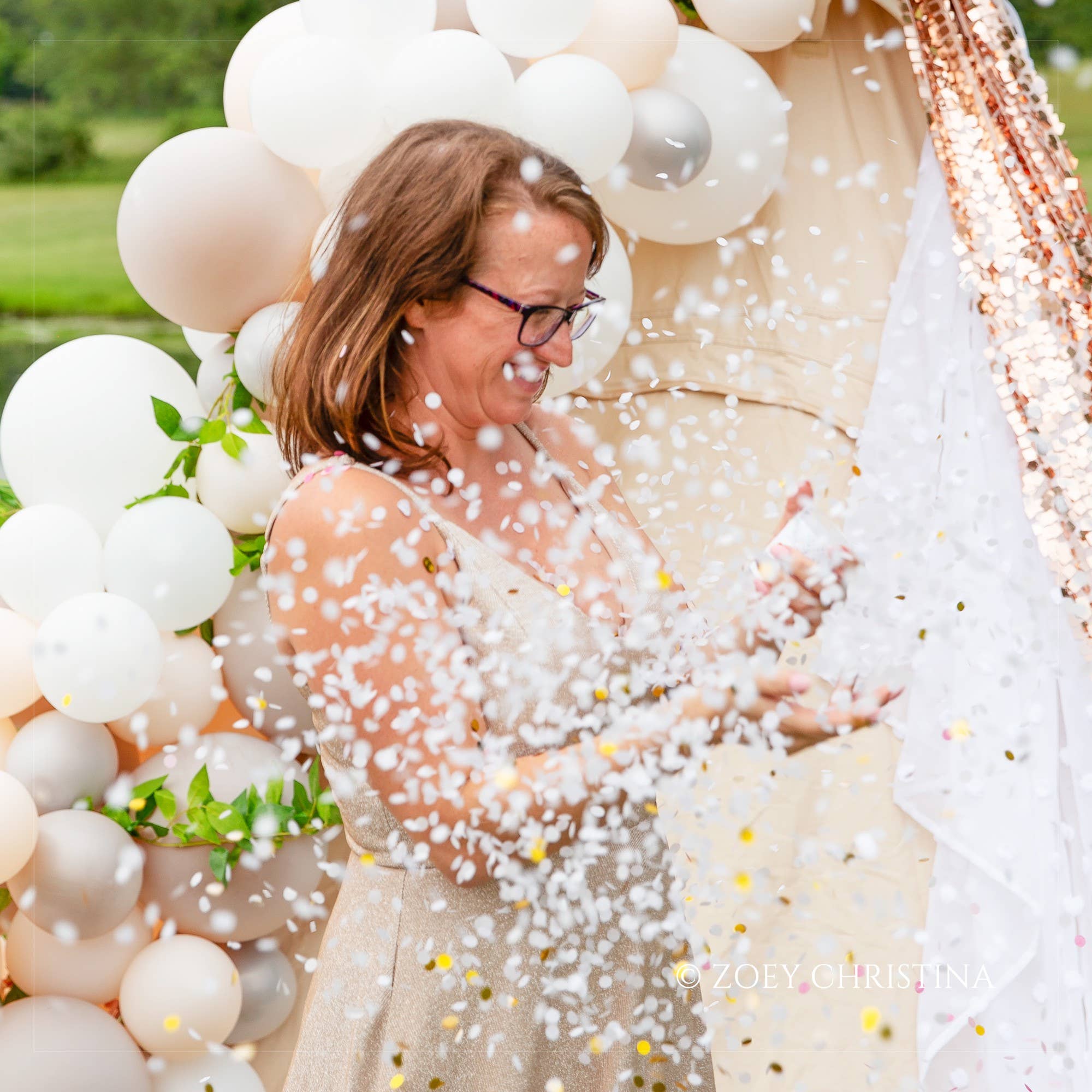 Zoey Christina - Wholesale Party Popper - Gold and White Confetti Popper4