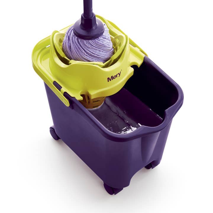 Bucket with wheels and automatic drainer 14 litres lilac for wholesale by RAYEN