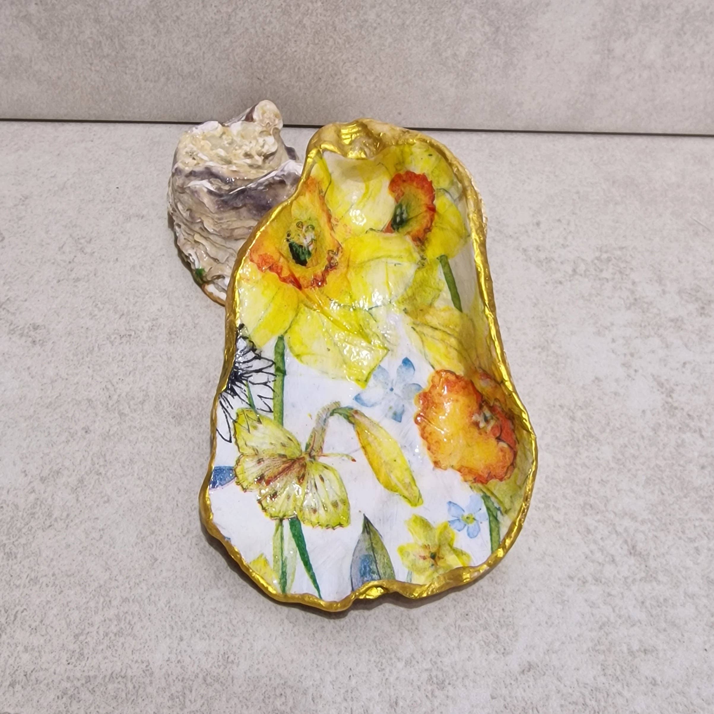 Bee my Oyster - Wholesale Jewelry Dish - Daffodil Flowers Large Oyster Shell Trinket Dish1
