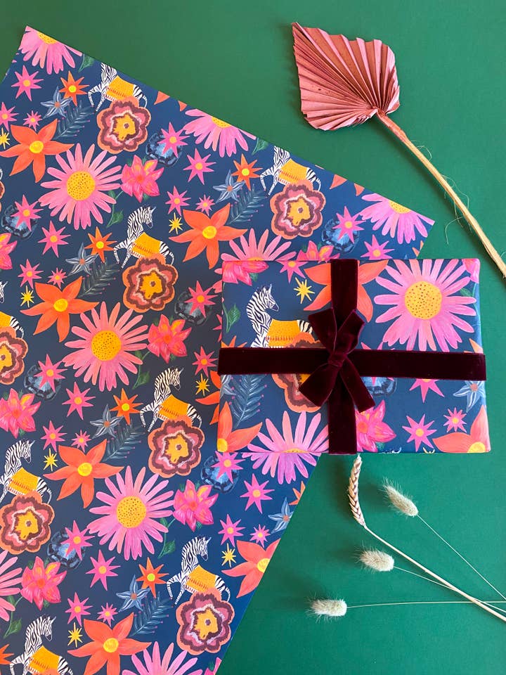 Luxuriöse Geschenkverpackung „Zebra Flower Power“ für den Großhandel von Hutch Cassidy (Greetings Cards and Paper Goods)