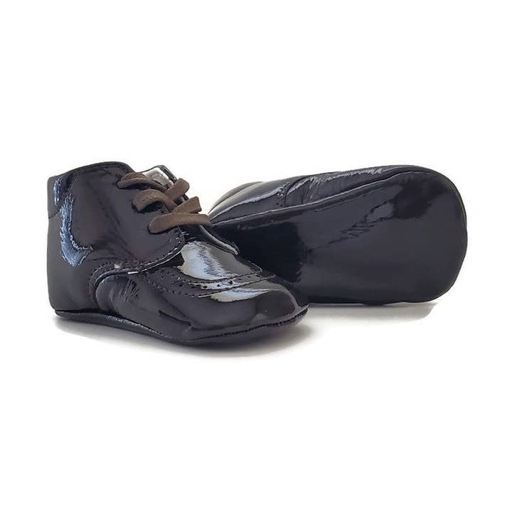 Chaussures de berceau pour bébé - Brun verni pour la vente par Tippy Tot Shoes