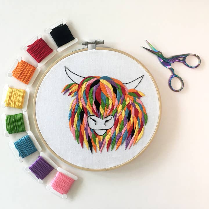 Cinnamon Stitching – wholesale Embroidery/cross-stitch supplies – Highland Cow Embroidery Kit